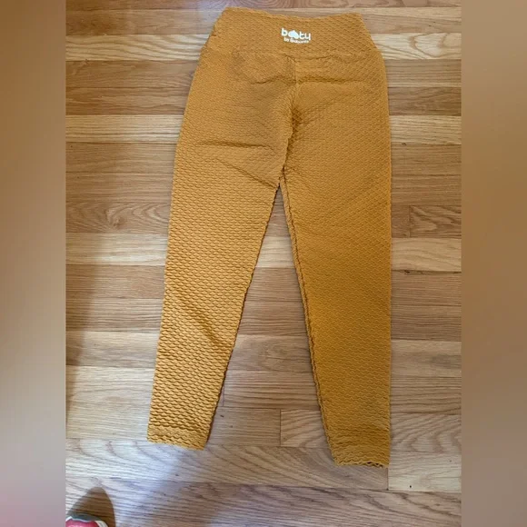 Booty by Brabants Yellow Gold Textured Leggings - Picture 1 of 2